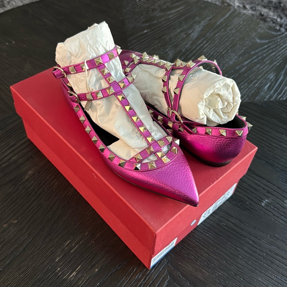 Valentino Garavani Pointed Toe Leather Ballerina Rockstud